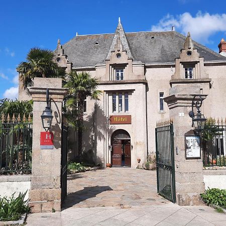 Hôtel De La Barbacane Tiffauges Exterior foto