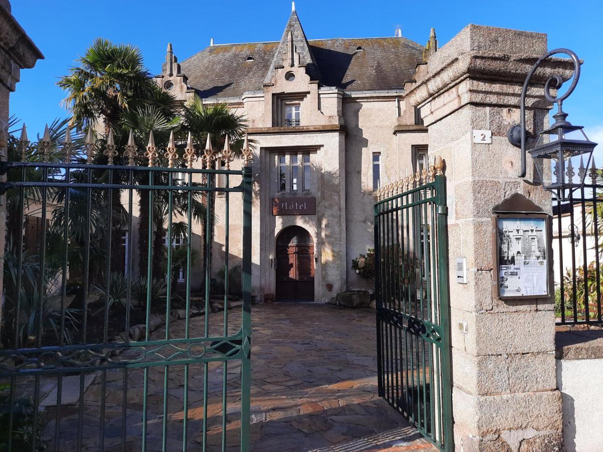 Hôtel De La Barbacane Tiffauges Exterior foto
