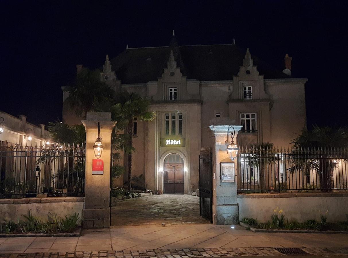 Hôtel De La Barbacane Tiffauges Exterior foto