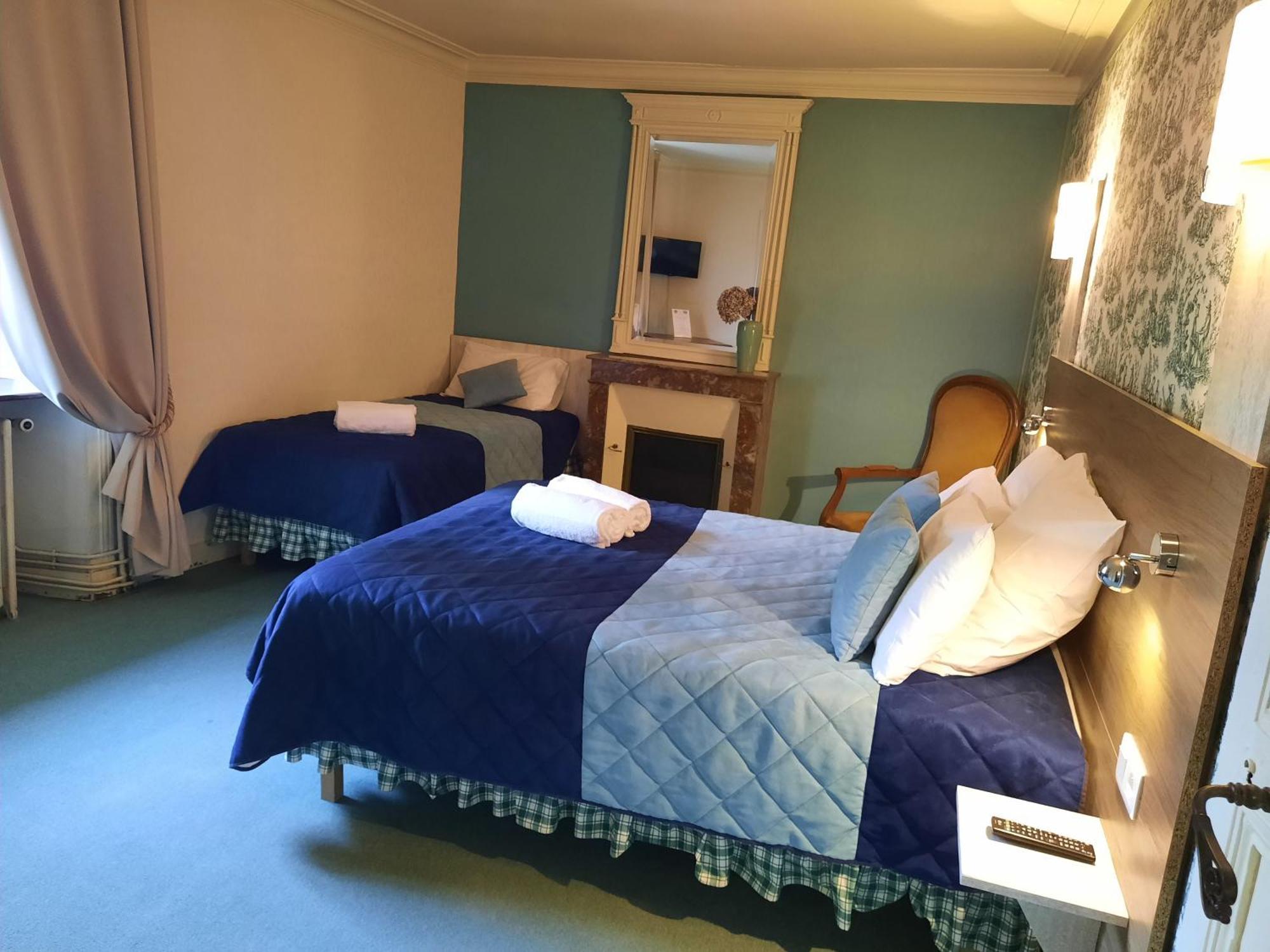 Hôtel De La Barbacane Tiffauges Zimmer foto